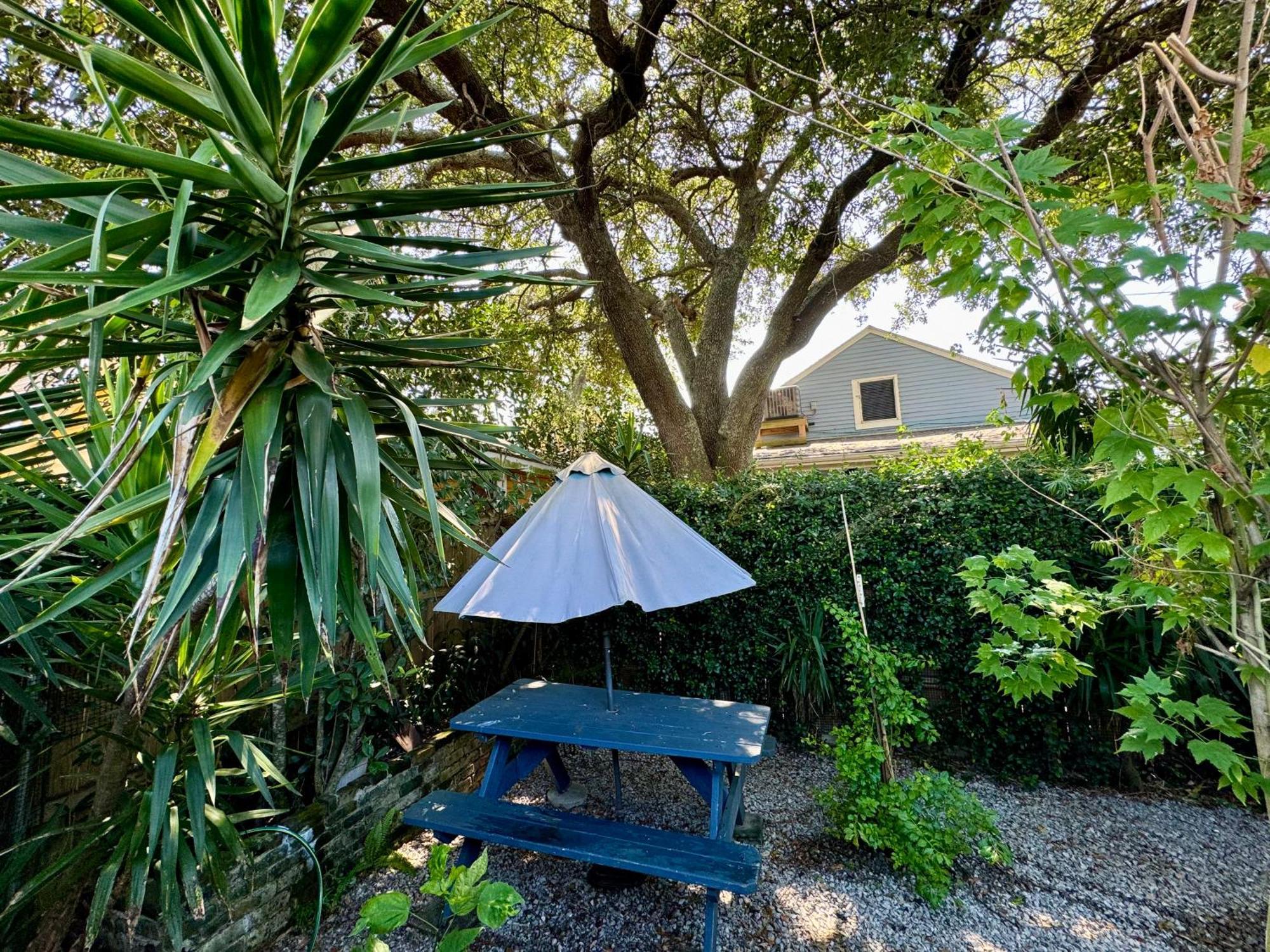 One Bedroom Apartment With Hot Tub 2 Blocks To Magazine Street New Orleans Exterior photo